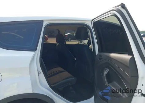 2015 Ford Escape S z USA, uszkodzony, nr VIN 1FMCU0F71FUB71374